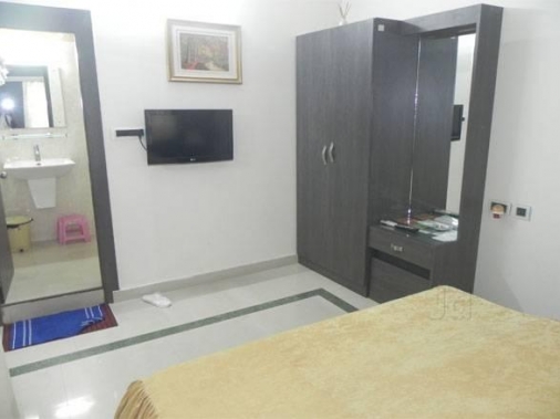 Semi Deluxe SINGLE (Royal Club) AC Room